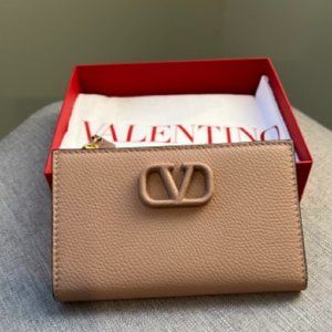 Valentino Garavani VLogo Signature Wallet - New Never Used- Authentic